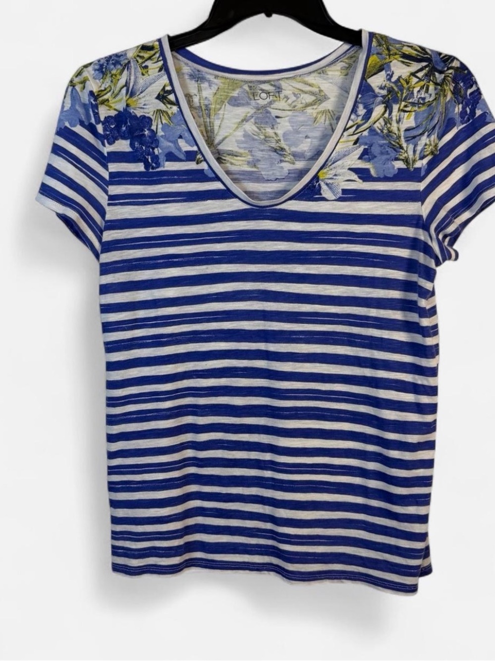 LOFT Blue & White Striped V-Neck Tee with Floral Yoke size: M